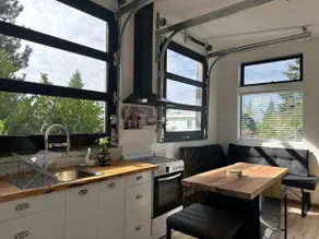 Private Studio w Peekaboo View - Image 4