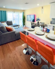 Newark SuperHouse Perfect for Groups! - Image 2