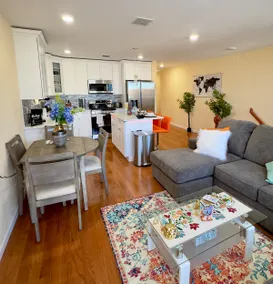 Newark SuperHouse Perfect for Groups! - Image 3
