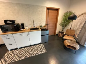 Modern Estate Private Studio - Image 2