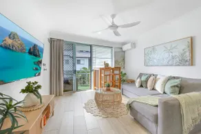 Kirra Beachfront, Oceanviews, Pool, Car Space, AC. - Image 3