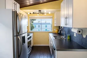 1 BR Lakeside Charm APT Ocean Beach - Image 3