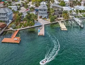 Luxury Waterfront Sunset Beach with Jacuzzi - Image 2