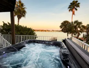 Luxury Waterfront Sunset Beach with Jacuzzi - Image 5