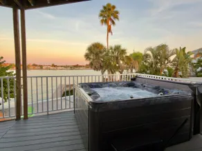 Luxury Waterfront Sunset Beach with Jacuzzi - Image 3