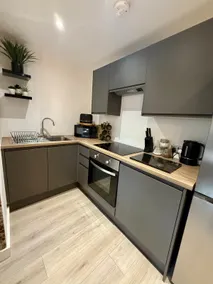 Bradford: Newly Renovated Cosy Duplex (BD1) - Image 4