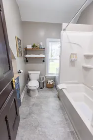 You Can’t Beat This Location! 2 Bedroom & 1 Bath. - Image 5