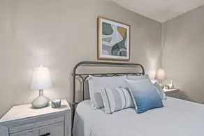 Work-Friendly 4BR Home • Spacious Comfort - Image 4