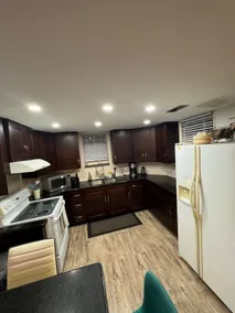 Cozy Private Basement Studio w/ Kitchen, & Parking - Image 3
