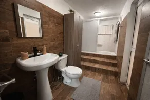 Spacious and Elegant Home with All Amenities - Image 4