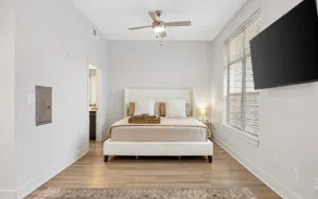 Golden Getaway in Deep Ellum - Image 4