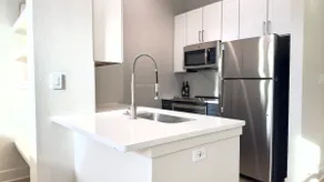 Golden Getaway in Deep Ellum - Image 3