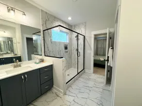 4BR, 4BA, Pet-Frndly,2100SF New Home Near Downtown - Image 3
