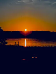 Riverfront Luxury Home - Wake Up to Sunrise - Image 2