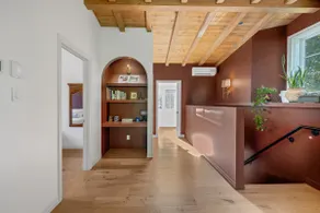 Designer house with wood fireplace & pool table - Image 4