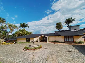 Villa Oasis Garden, Lake Calima - Image 2