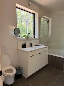 Modern Secluded Retreat - Image 5