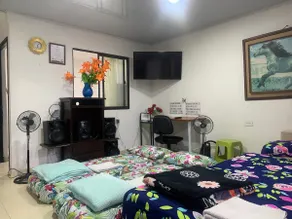 Vistahermosa apt. with balcony overlooking Medellín, Wi-Fi, parking - Image 3