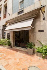 Historic Luxury Sea-view Apartment – Walled City - Image 2