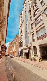 Historic Luxury Sea-view Apartment – Walled City - Image 5
