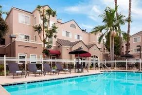 Spacious Suite with a Full Kitchen! Outdoor Pool! - Image 3