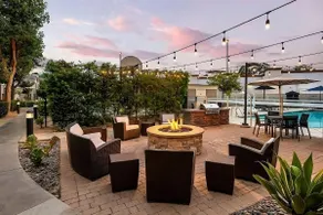 Spacious Suite with a Full Kitchen! Outdoor Pool! - Image 5