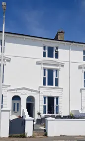 Beautiful Holiday Home by the Sea sleeps 10 plus - Image 2