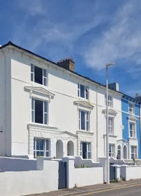 Beautiful Holiday Home by the Sea sleeps 10 plus - Image 3