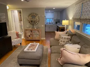Quaint condo in Marblehead - Image 2