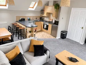 Quiet Coach House Nr Aztec West & Cribbs -Sleeps 5 - Image 2