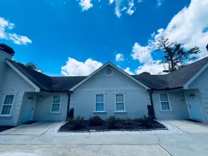 Stylish Duplex! Minutes From Atlanta! - Image 2