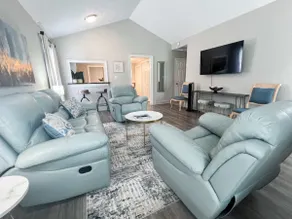 Stylish Duplex! Minutes From Atlanta! - Image 4