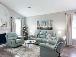 Stylish Duplex! Minutes From Atlanta! - Image 3