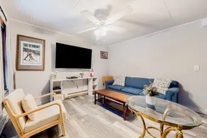 2BR mountain getaway with pool & sauna - Image 3