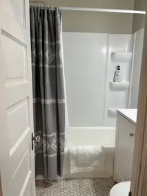Spacious One Bedroom w/Office - Image 4