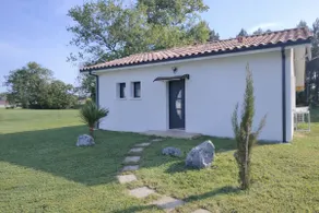 Air-conditioned house facing the pine forest. - Image 2
