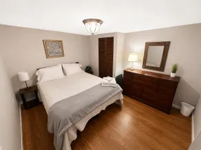 Cozy Urban Bungalow-2 Queen Bedrooms - Image 4