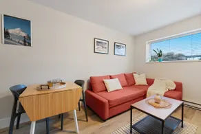 Quiet 1BR Suite, walk to sea bus! - Image 4