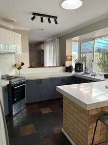 Mandurah Central Family Retreat Sleeps 9 - Image 3
