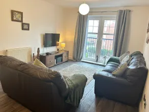 Spacious 2 Bed 2 Shower Apartment - Image 2