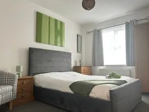 Spacious 2 Bed 2 Shower Apartment - Image 3
