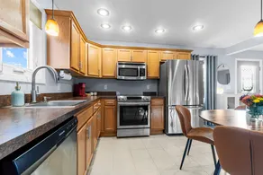 Bright, Modern & Cozy Willowick Retreat - Image 2
