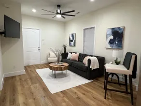 Cozy Duplex with fenced yard - Image 3