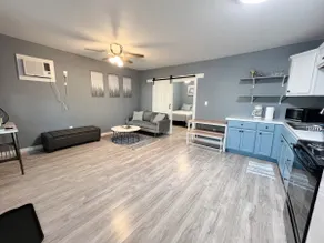 Cozy, Stylish Duplex home! - Image 4
