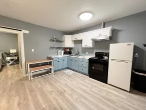 Cozy, Stylish Duplex home! - Image 3
