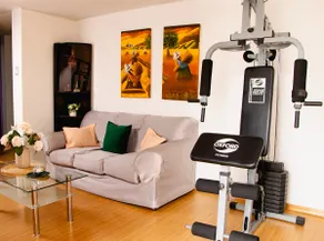 Apartment near the airport and shopping center - Image 4