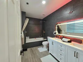 Luxury Modern Retreat · Hot Tub · Airport & Casino - Image 2