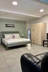 Like your home/2/near airport - Image 2