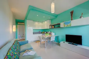 Green Tiffany Apartment: Pool, Tennis, Balcony - Happy Rentals - Image 3