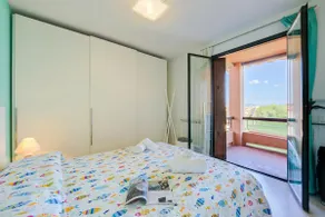 Green Tiffany Apartment: Pool, Tennis, Balcony - Happy Rentals - Image 5